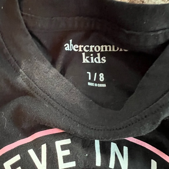 Abercrombie & Fitch Kids T-Shirt.. Black 🖤w/ Sequins.. Size 7/8 - Picture 4 of 4